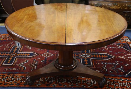 Victorian mahogany breakfast table W.122cm